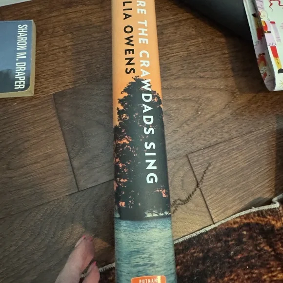 Where the Crawdads Sing Book - Picture 2 of 3